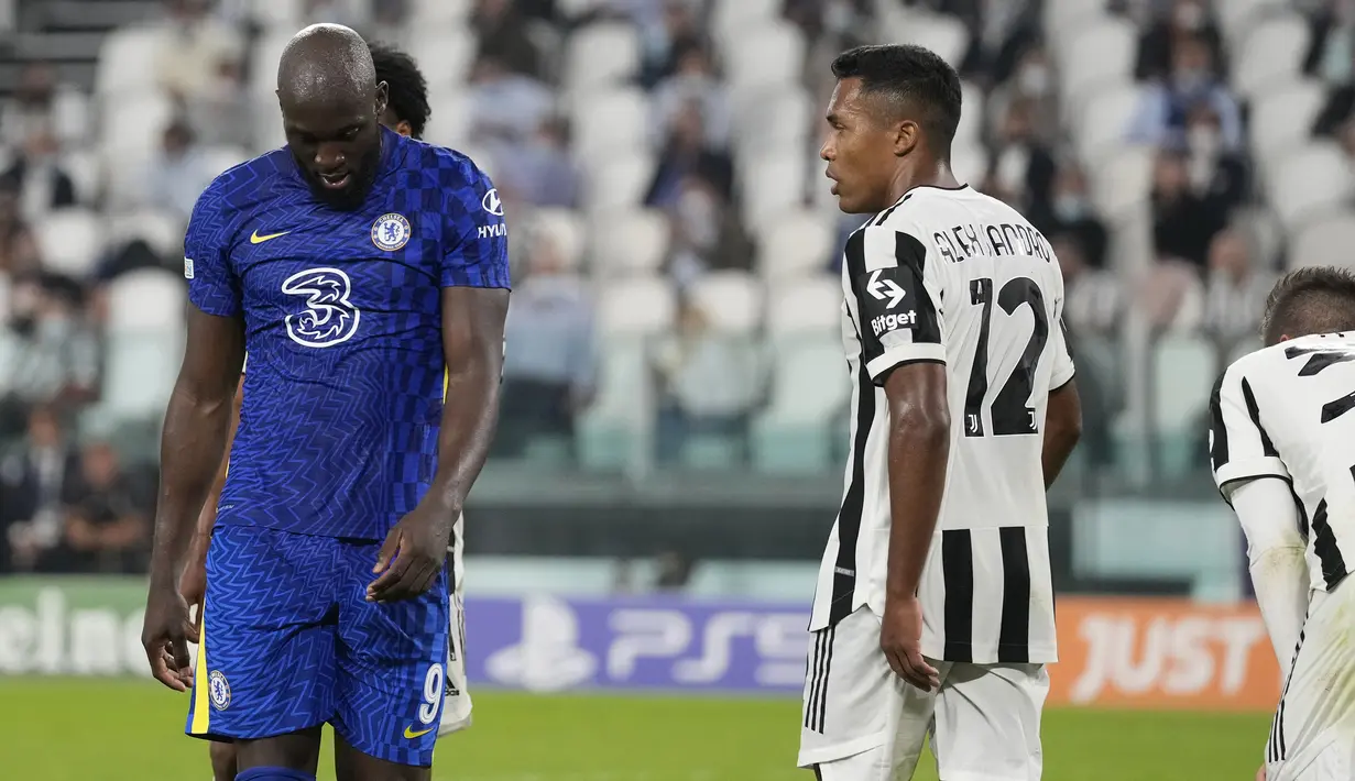Romelu Lukaku hampir mengubah skor menjadi 1-1 pada menit ke-82. Sepakannya masih melebar dari gawang Juventus usai menerima umpan Ross Barkley. (AP/Antonio Calanni)