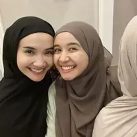 Tampilan Laudya Cynthia Bella Bersama Sahabat Duo Sungkar, credit: @shireensungkar