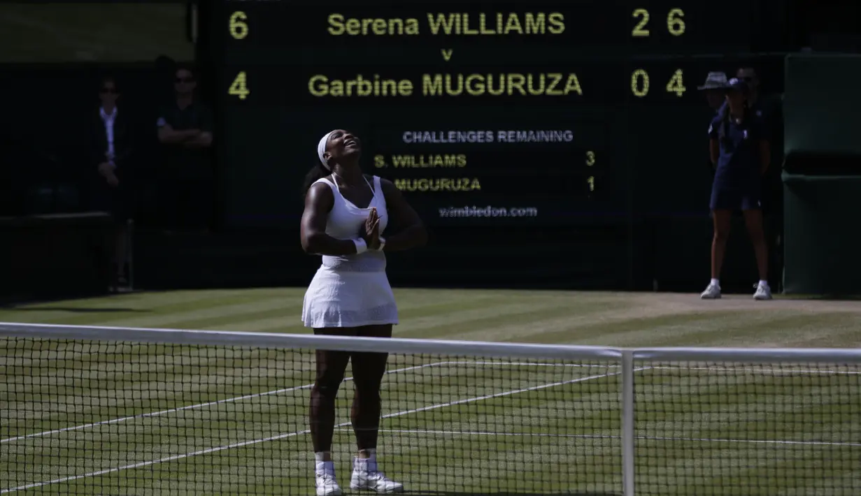 Ekspresi Serena Williams sesaat setelah memenangi Wimbledon 2015. (AP Photo/Pavel Golovkin)