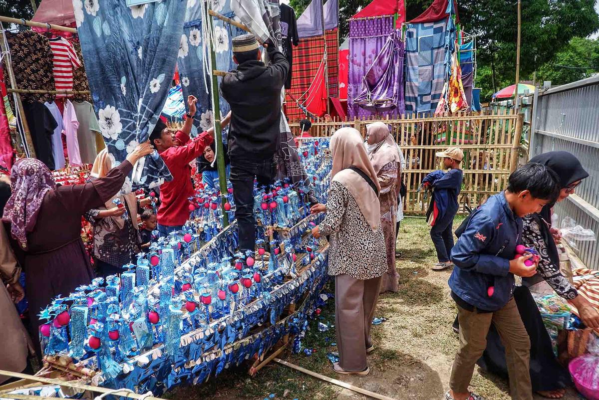 Judul: Uniknya Tradisi Maulid Nabi dengan Miniatur Perahu Pinisi di Maros Sulsel