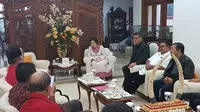 Ketua Umum PDIP Megawati Soekarnoputri bertemu kepala daerah terpilih asal PDIP di Pilkada Aceh 2017, Kamis (23/3/2017). (Liputan6.com/Taufiqurrohman)