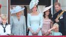Usai berparade, Kate Middleton pun menghampiri keluarga kerajaan lain di balkon. (Yui Mok/PA Images/INSTARimages.com/USMagazine)