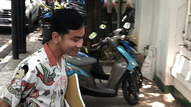 Putra Jokowi, Gibran Rakabuming Raka saat tiba di rumah Megawati Soekarnoputri, Kamis (24/10/2019). (Liputan6.com/Putu Merta Surya Putra)