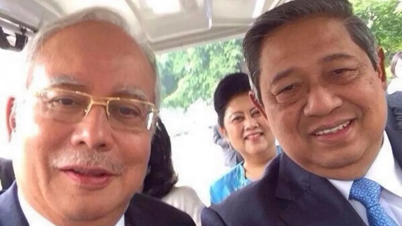 [Bintang] 10 Foto Selfie Paling Menghebohkan Netizen