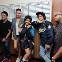 Di tahun 2018 ini, akhirnya Sophia Latjuba kembali ke dunia tarik suara. Ia akan berkolaborasi dengan Nidji Electronic Version Plus (NEV+) di Love and Fabulous Festival (LAFFestival) 2018. (Deki Prayoga/Bintang.com)