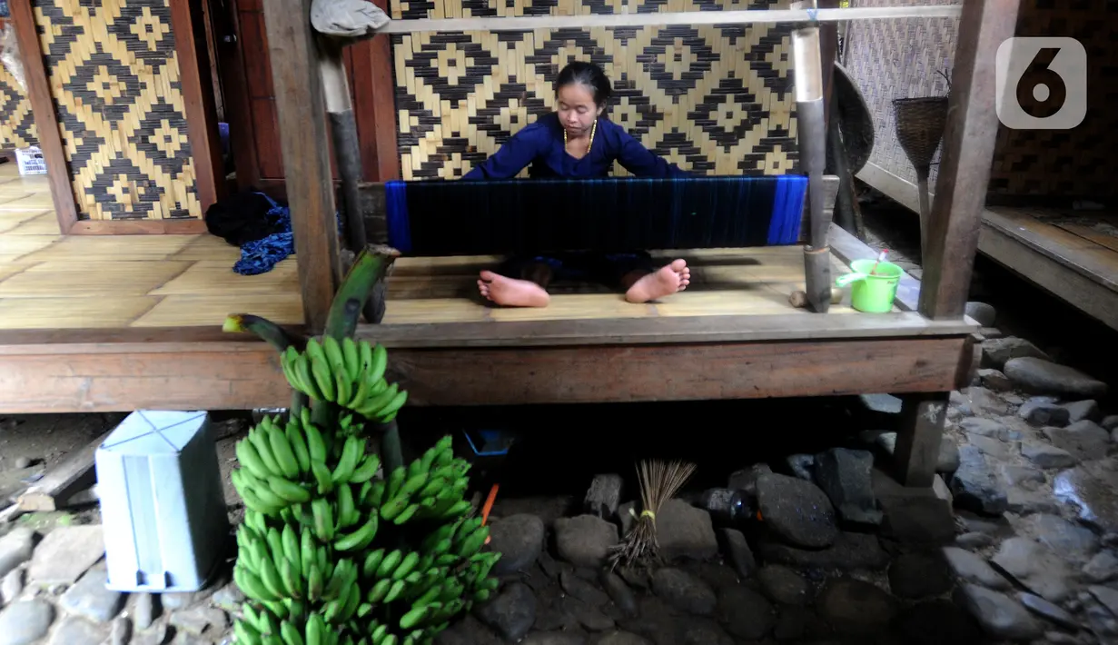 Warga adat Baduy dikenal sebagai pekerja keras menselaraskan kehidupan mereka dengan alam sekitar dengan mengacu pada tradisi turun temurum leluhur mereka. (merdeka.com/Arie Basuki)