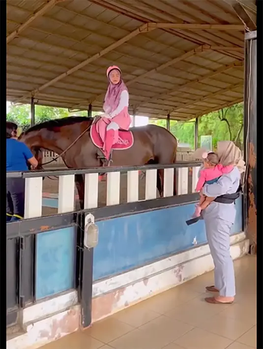 [Instagram/riaricis1795]