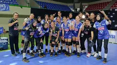 Tim putri Petrokimia Gresik sukses menjuarai Kejuaraan Bolavoli Nusantara Cup 2024 setelah mengalahkan Kharisma Premium Bandung 3-1 (17-25, 25-18, 25-15 dan 26-24) dalam laga final di GOR UNY Yogyakarta, Sabtu (23/3/2024). Meski sempat kalah pada gim pertama, Bela Sabrina Agustina dkk mampu comeback untuk merebut tiga gim berturut-turut untuk memastikan gelar juara. (Dok. PBVSI)