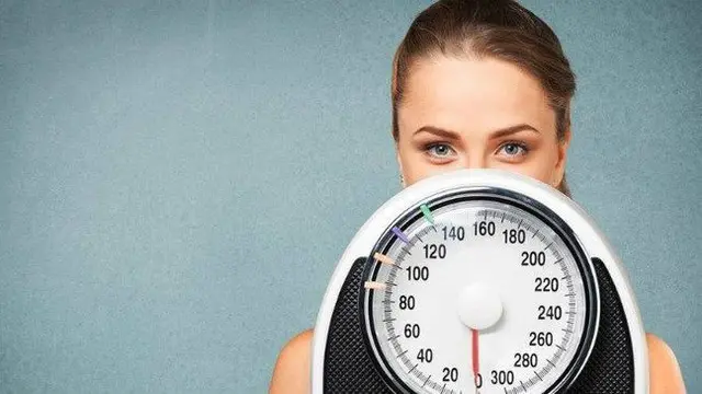 Berat Badan. (foto: Pinterest/TheAsianparents Indonesia).