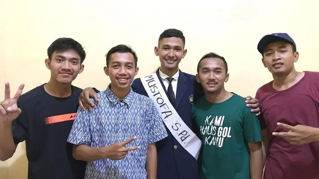 mahasiswa sidang skripsi lewat video call