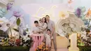Raffi Ahmad dan kedua putranya juga kenakan kemeja dengan warna senada. [Foto: Instagram/ Raffinagita]