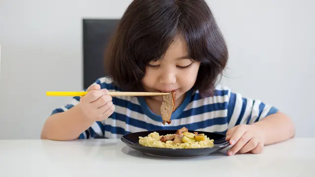 Mengajarkan anak berpuasa