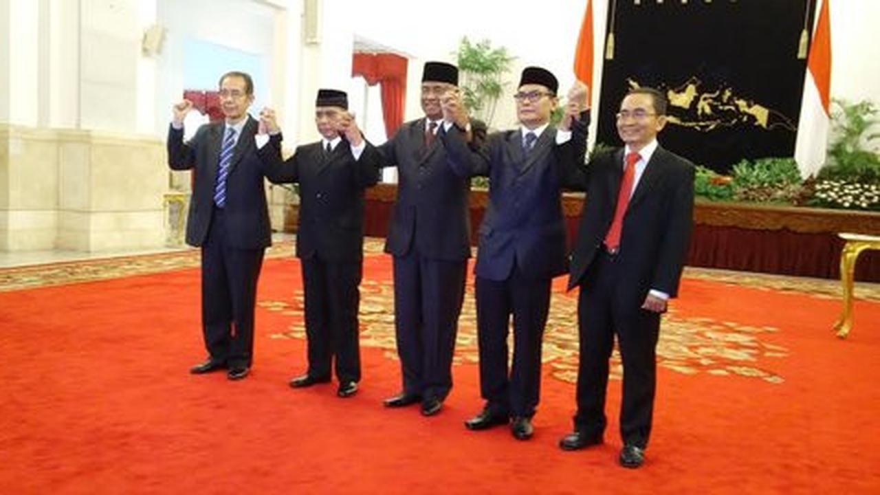 Seluruh pimpinan KPK hadir di rapat pengawasan dengan Komisi III DPR