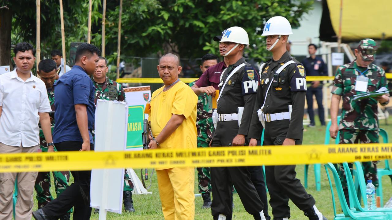 Rekonstruksi Kopda Basarsyah Pakai Senapan Serbu Berondong Tiga Polisi saat Gerebek Sabung Ayam di Way Kanan