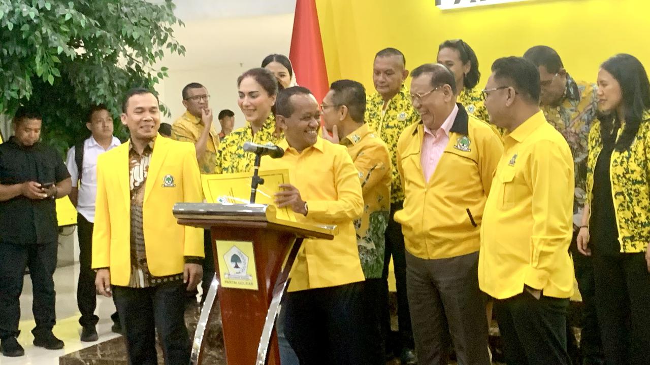 VIDEO: Kejutan Bahlil Blak-blakan Jawab Alasan Nama Jokowi & Gibran Tak Masuk Pengurus Golkar