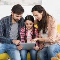 Ilustrasi Orangtua dan Anak Credit: pexels.com/pixabay