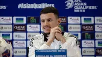 Momen Pesepak Bola Arab Saudi Abdullah Alhamdan Full Senyum Saat Salamnya Dijawab Semangat oleh Wartawan