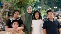 Oki Setiana Dewi Bagikan Momen Hangat Bersama Anak di Kairo