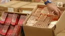 Satuan Tugas (Satgas) Pengawasan Barang Tertentu yang Diberlakukan Tata Niaga Impor bentukan Kementerian Perdagangan menyita produk kosmetik impor ilegal dari Tiongkok, Filipina, Thailand, dan Malaysia senilai Rp11,4 miliar. (Liputan6.com/Herman Zakharia)