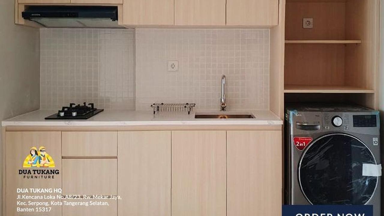 2. Dapur dan Tempat Cuci Baju dengan Aksen Kayu