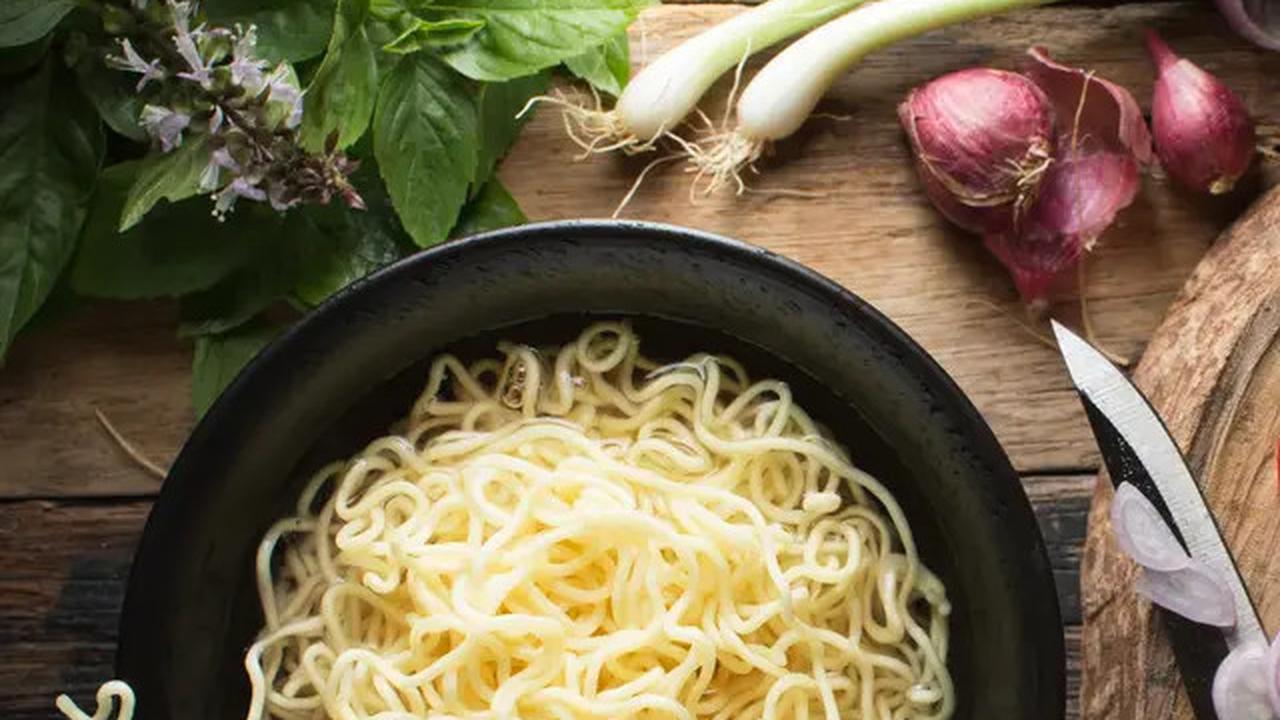 Cara Tepat Rebus Mie Telur Agar Tidak Menggumpal dan Lengket