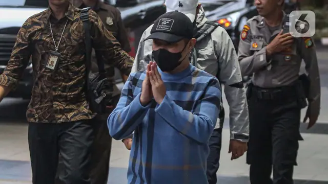 Terjaring OTT KPK, Pj Wali Kota Pekanbaru Risnandar Mahiwa dan Sekda Indra Pomi Nasution Digelandang ke Gedung KPK