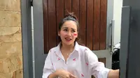 Ayu Ting Ting Ikut Lomba 17-an, Seru-seruan Balap Karung hingga Memindahkan Tepung