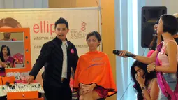 Para peserta Micel 2014 diberikan pengetahuan tentang cara merawat rambut agar tidak cepat rusak dan bercabang, Jakarta, (21/10/14) (Liputan6.com/Faisal R Syam)