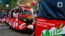 Bajaj berbahan bakar gas bumi atau Gasku yang semula berwarna biru, didesain khusus menjadi warna merah sebagai bentuk perayaan Hari Kemerdekaan Republik Indonesia. (Liputan6.com/Angga Yuniar)