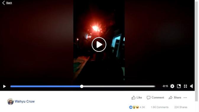 Tangkapan layar viral unggahan bola api misterius yang tertangkap kamera di Mulyasari Kecamatan Majenang, Cilacap. (Foto: Liputan6.com/Muhamad Ridlo)