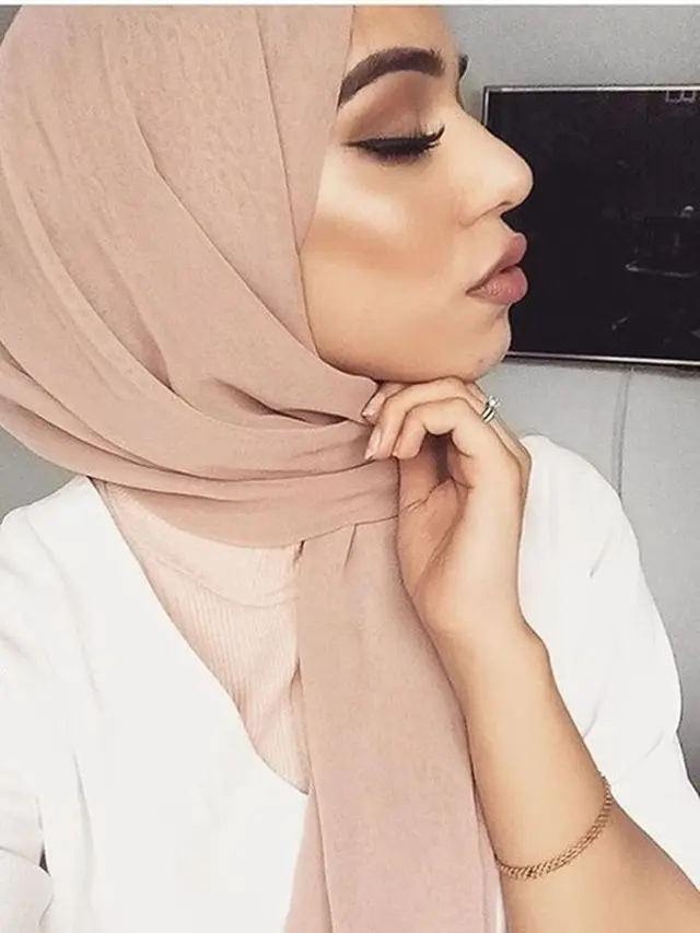 Soft Smokey Eyes makeup yang cantik/copyright instagram.com