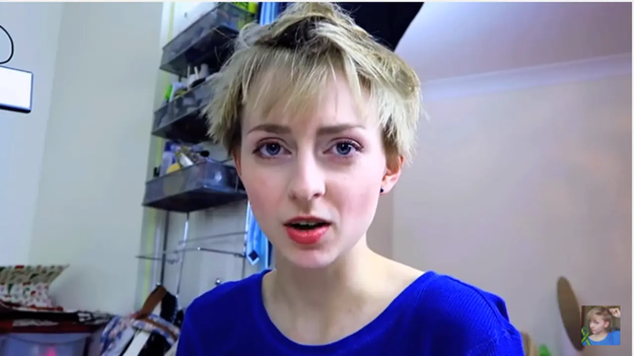 Wanita Muda Buat Video Gunduli Kepala, Alasannya Membuat Sedih