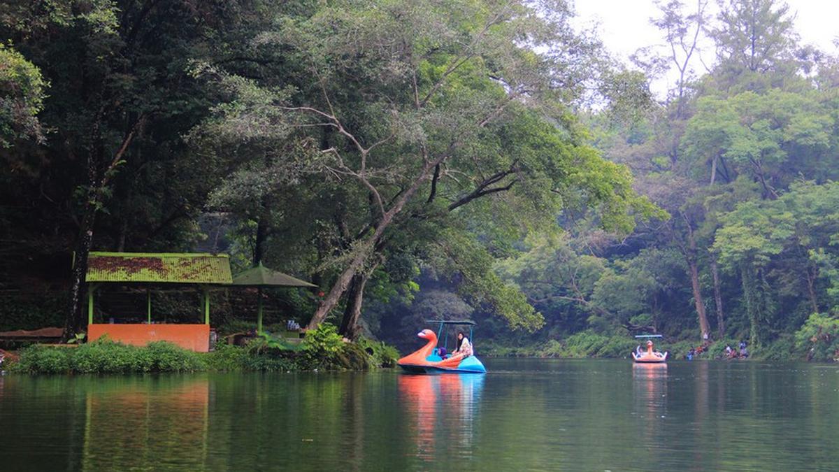 15 Wisata Kuningan Jawa Barat Terpopuler, Pesona Alam yang Memikat!