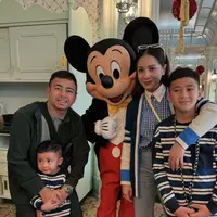 Nagita Slavina tengah berlibur ke Hong Kong dengan gaya berlibur yang seru.