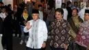 Mantan Menko Perekonomian Hatta Rajasa tiba melayat ke rumah duka Presiden RI ke-3 BJ Habibie di Patra Kuningan, Jakarta, Rabu (11/9/2019). BJ Habibie wafat pada hari Rabu (11/9) di usia 83 tahun dan akan dimakamkan pada hari Kamis di TMP Kalibata setelah salat Dzuhur. (Liputan6.com/Angga Yuniar)