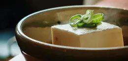 Dengan sumber protein nabati, tahu sangat cocok untuk pola makan vegan. (Fotodok: Pexels/Leongsan Tung)
