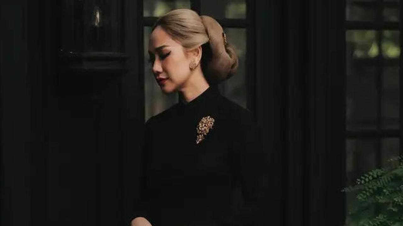 8 Model Kebaya Modern Pilihan BCL, Inspirasi Tampilan Anggun dan Bersahaja