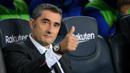 Ernesto Valverde. Usai dipecat dari Barcelona pada Januari 2020, pelatih berusia 57 tahun ini hingga kini masih menganggur. Selama 2,5 musim membesut Blaugrana, prestasinya cukup mentereng dengan mempersembahkan 4 gelar juara. (AFP/Lluis Gene)