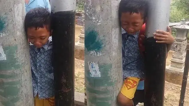 10 Potret Absurd Bocah Tersangkut di Tempat Tak Terduga Ini Kocak