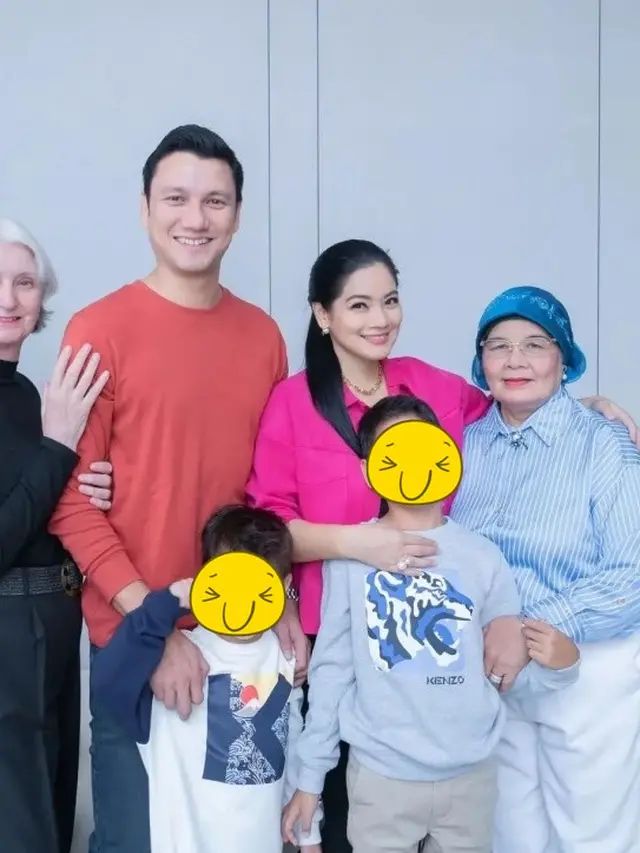 Berasal dari Jerman, Ini 6 Potret Christian Sugiono dan Ibunda