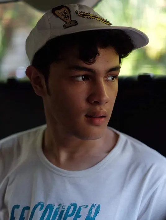 Shawn Adrian Khulafa merupakan anak dari Andi Soraya dan Steve Emmanuel. Shawn mewarisi wajah tampan dari sang ayah. (Foto: instagram.com/shawn_air)