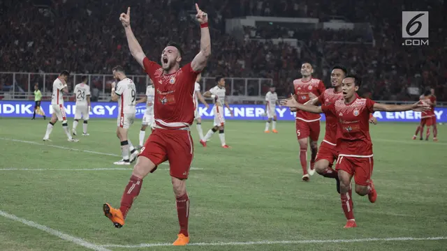 Unggul di Babak Pertama, Striker Persija Jakarta Marko Simic Lakukan Selebrasi