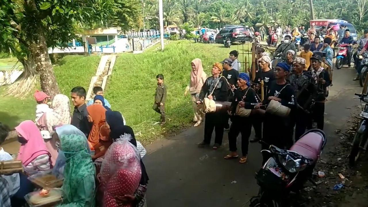 Mempraktikkan Kegiatan Bertani