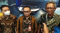 Kepala Dinas Perindustrian dan Perdagangan Jawa Timur, Iwan (Tengah) Staf Khusus Menteri Koordinator Bidang Perekonomian, I Gusti Putu Suryawirawan (Kanan).