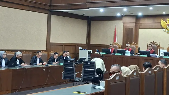 Mantan Menteri Pendidikan, Kebudayaan, Riset, dan Teknologi, Nadiem Makarim, menjalani sidang lanjutan kasus Chromebook. (Liputan6.com/Rifqy)