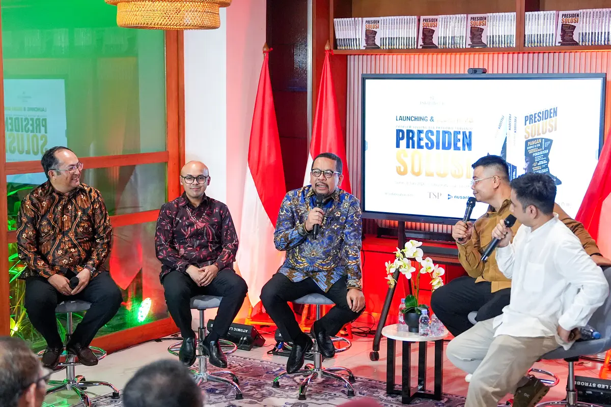 Kepala Bakom RI Muhammad Qodari meluncurkan buku berjudul "Presiden Solusi" yang merangkum 108 problem dan solusi, seperti persoalan kelangkaan LPG hingga pupuk.