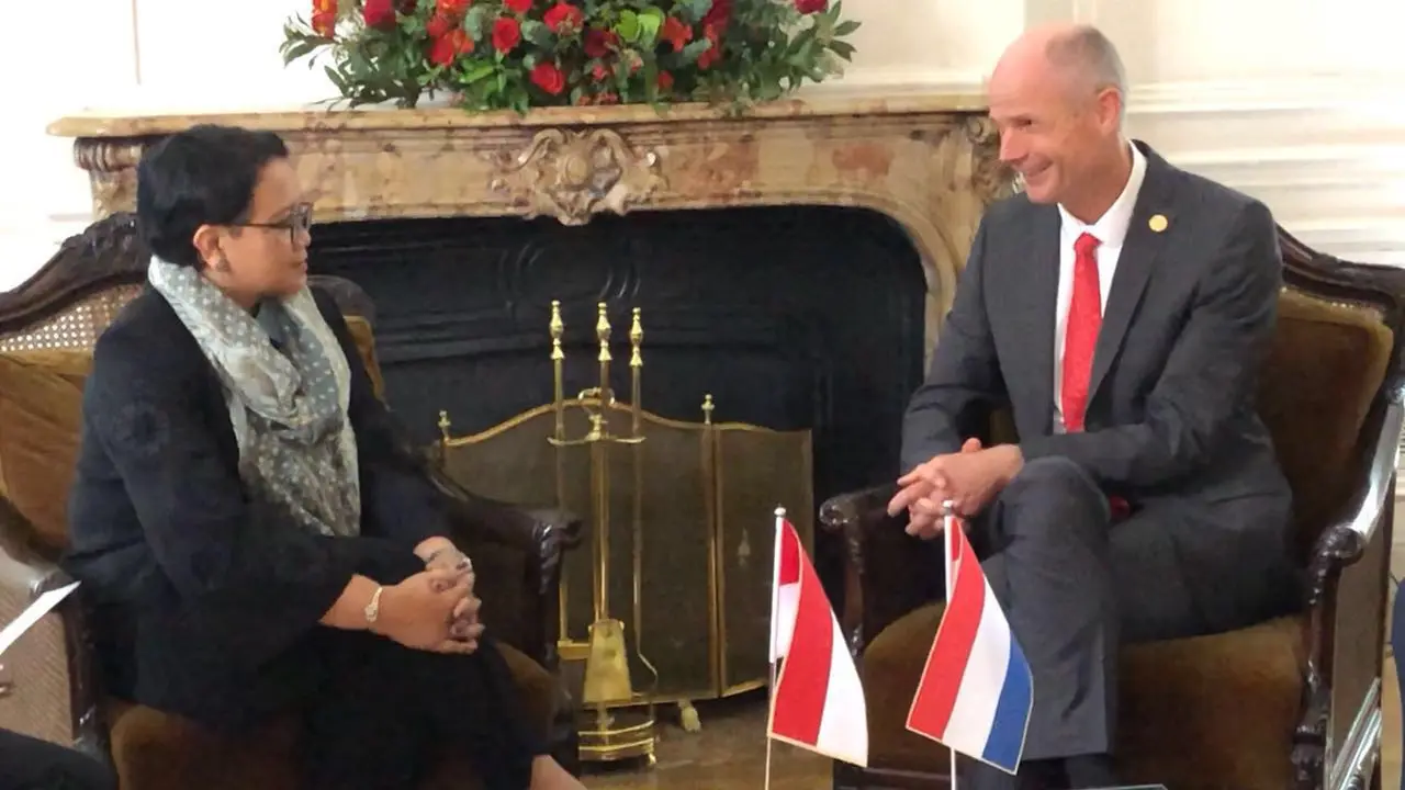 Menteri Luar Negeri RI Retno Marsudi dan Menteri Luar Negeri Belanda Stef Blok dalam pertemuan bilateral di sela-sela pertemuan antar menlu negara G20 di Buenos Aires (20/5) (Kemenlu RI)