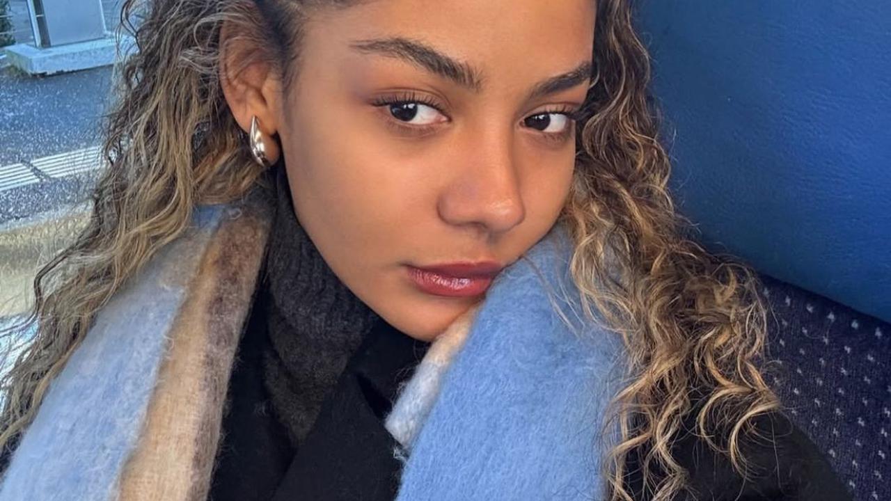 5 Potret Zsa Zsa Utari Pamer Pesona di Swiss, Gaya Winter Look yang Banjir Pujian