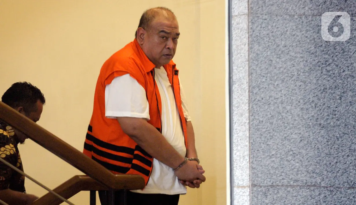Pemilik grup Dempo Muhammad Yamin Kahar bersiap menjalani pemeriksaan di gedung KPK, Jakarta, Jumat (13/3/2020). Yamin diperiksa sebagai tersangka dalam kasus dugaan suap proyek pembangunan infrastruktur Jembatan Ambayan dan Masjid Agung di Solok Selatan, Sumatera Barat. (merdeka.com/Dwi Narwoko)