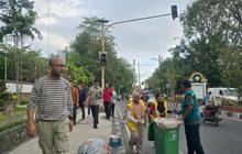 Cepat Tanggap! DLH Mataram Bersihkan Sampah Sisa Unjuk Rasa dalam Hitungan Jam, CFD Tetap Jalan